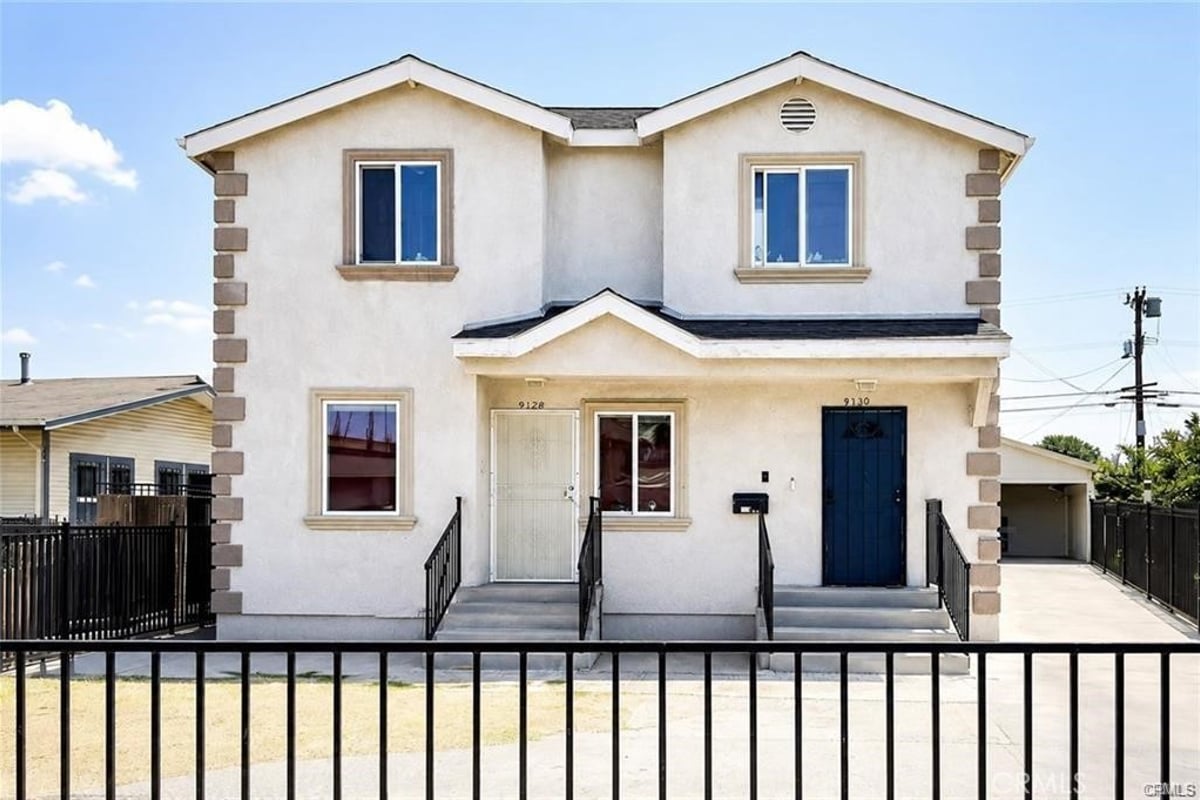 9128 Menlo, Los Angeles, CA 90044 — photo 1 of 1