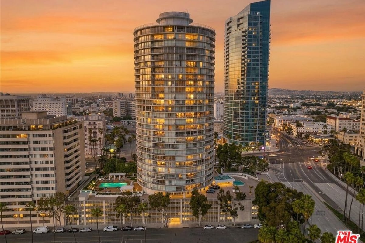 700 E Ocean Boulevard 1102, Long Beach, CA 90802 — photo 1 of 17