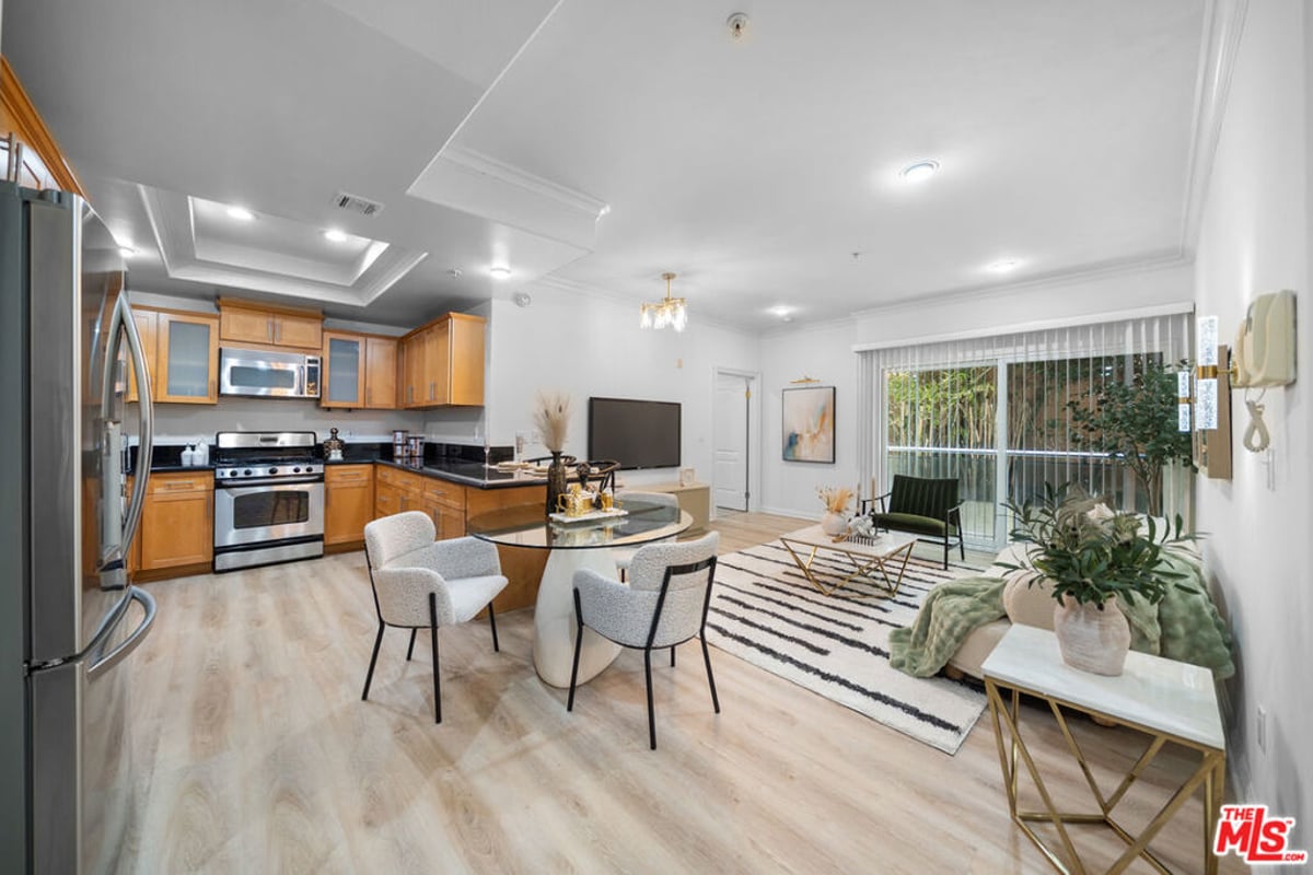 1128 S Serrano Avenue 104, Los Angeles, CA 90006 — photo 1 of 16