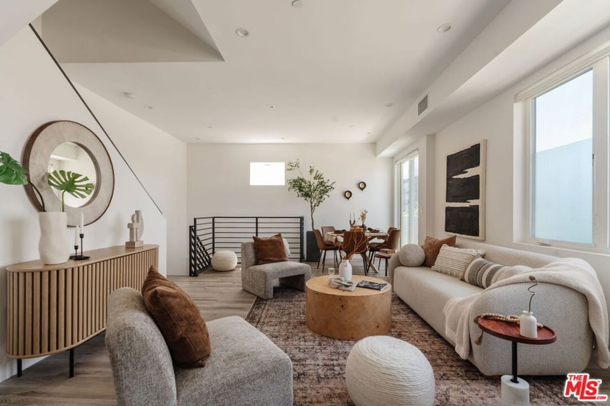 4916 1/2 S Centinela Avenue, Los Angeles, CA 90066 — photo 1 of 43