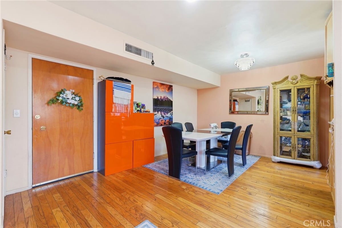 5429 Newcastle 303, Encino, CA 91316 — photo 1 of 25