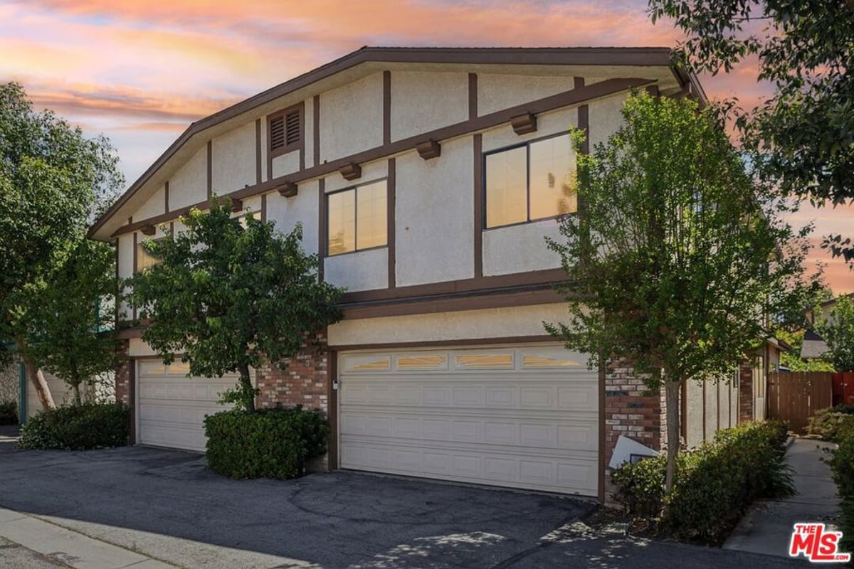 18424 Keswick Street 12, Reseda, CA 91335 — photo 1 of 10