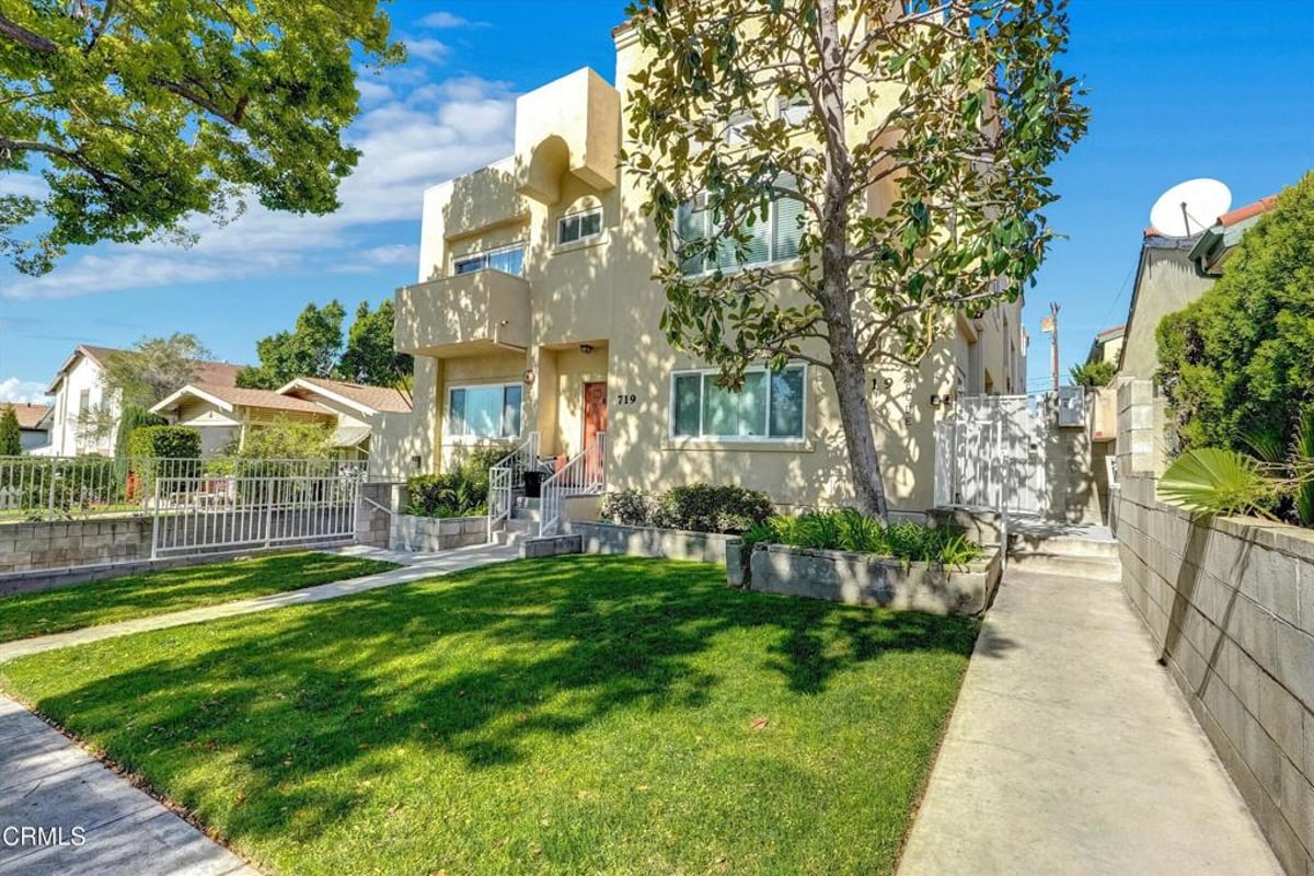 719 E Tujunga D, Burbank, CA 91501 — photo 1 of 40
