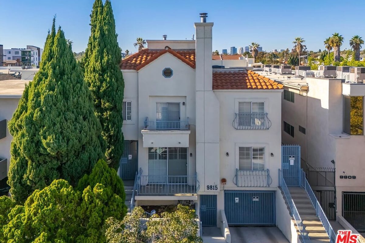 9815 Regent Street 2, Los Angeles, CA 90034 — photo 1 of 32