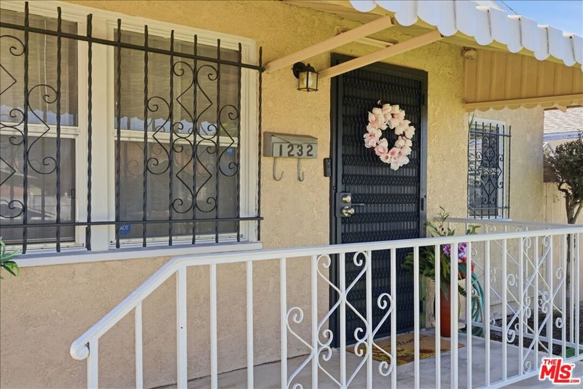 1232 W 74th Street, Los Angeles, CA 90044 — photo 1 of 19