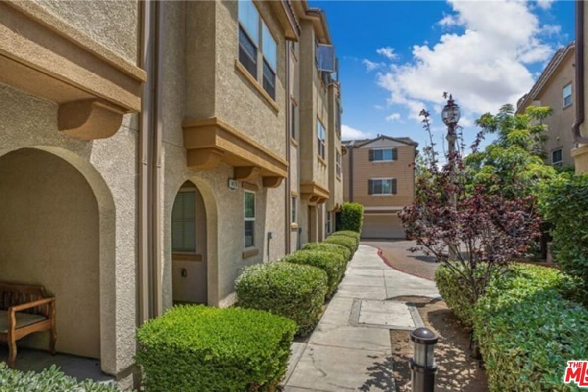 14120 W Willow Lane, Van Nuys, CA 91405 — photo 1 of 14