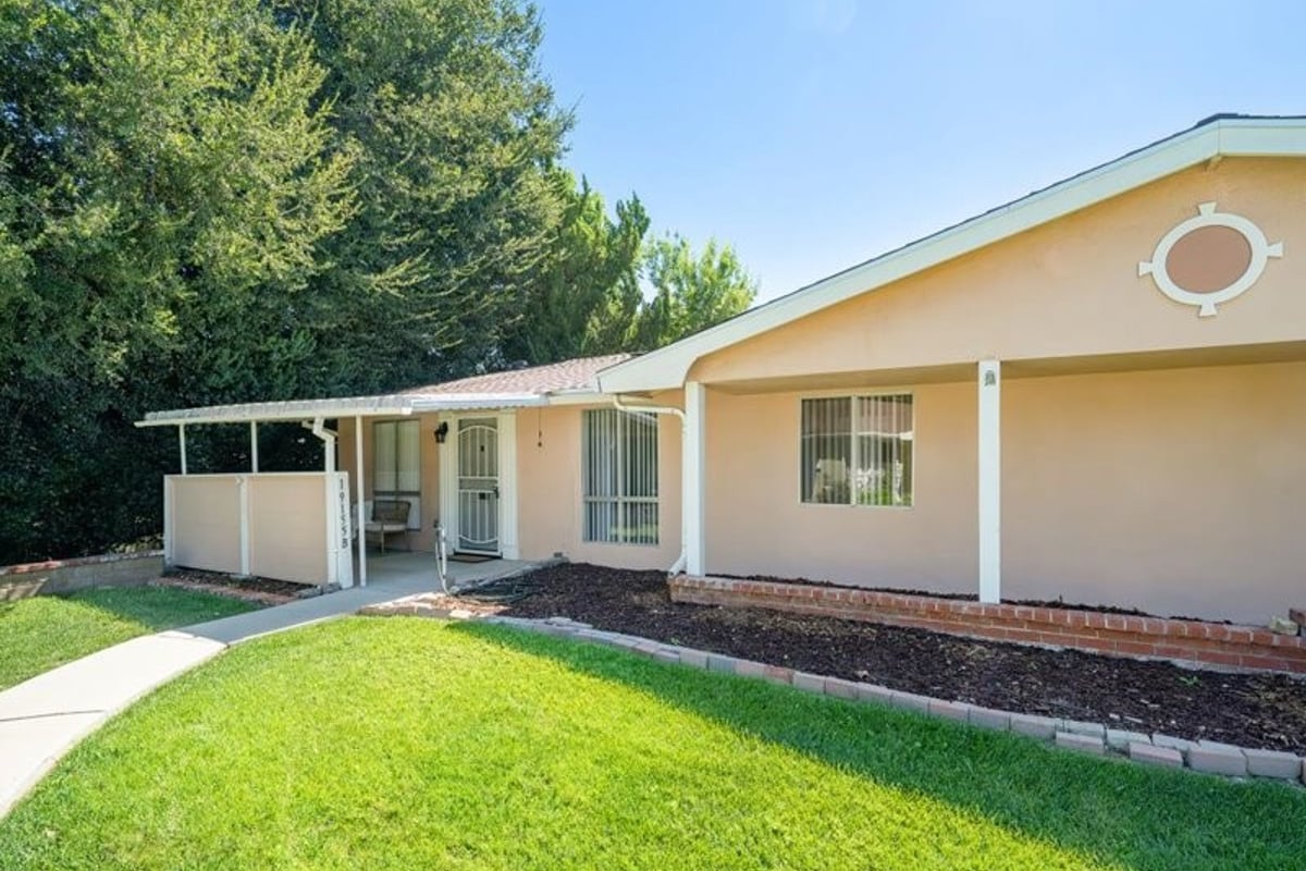 19155 Avenue Of The Oaks, Newhall, CA 91321 — photo 1 of 25