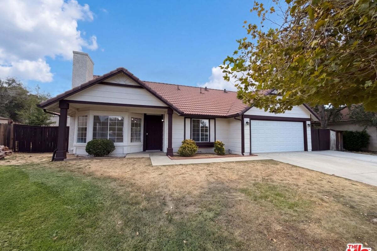 545 Spruce Court, Palmdale, CA 93550 — photo 1 of 18