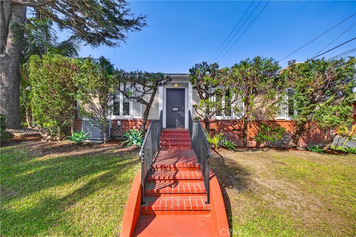 345 Park Avenue, Long Beach, CA 90814 — photo 1 of 40