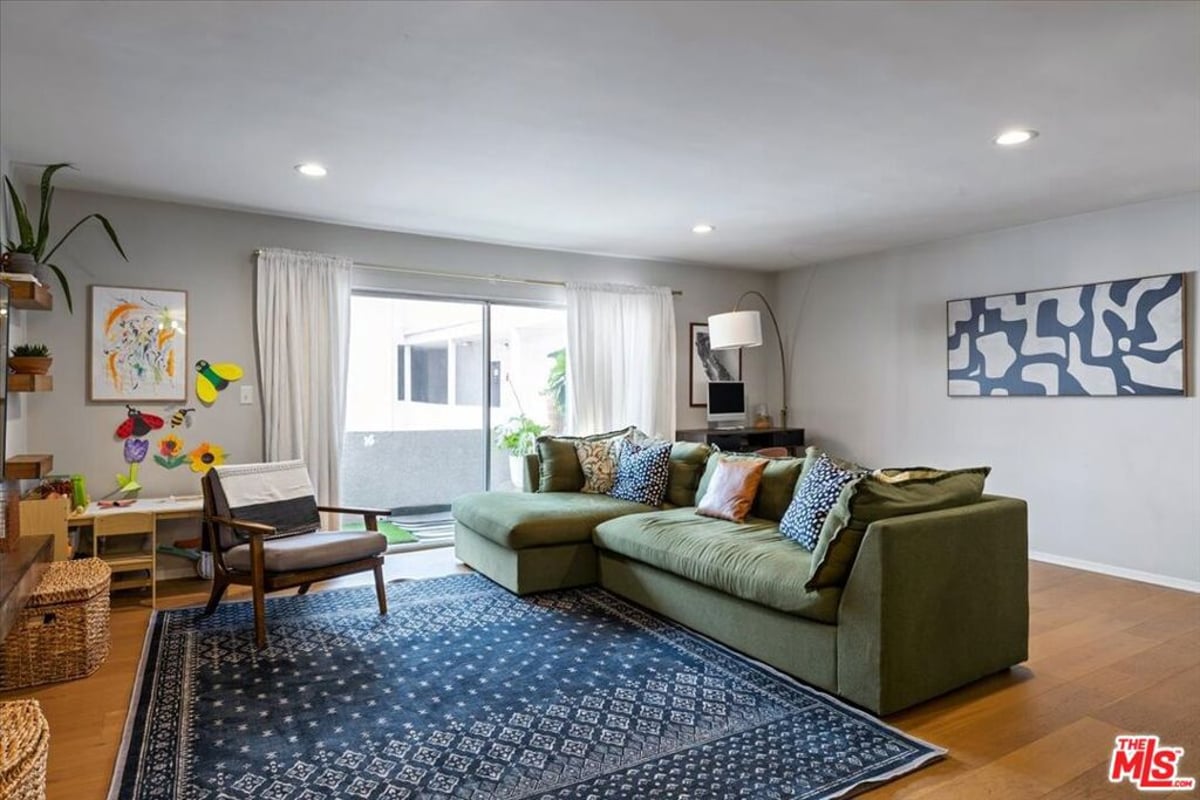 12955 Riverside Drive 203, Sherman Oaks, CA 91423 — photo 1 of 20