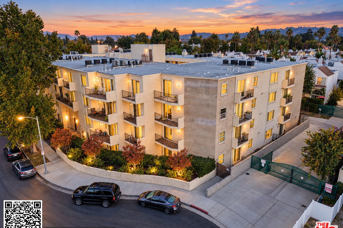 14412 Killion Street 205, Sherman Oaks, CA 91401 — photo 1 of 26