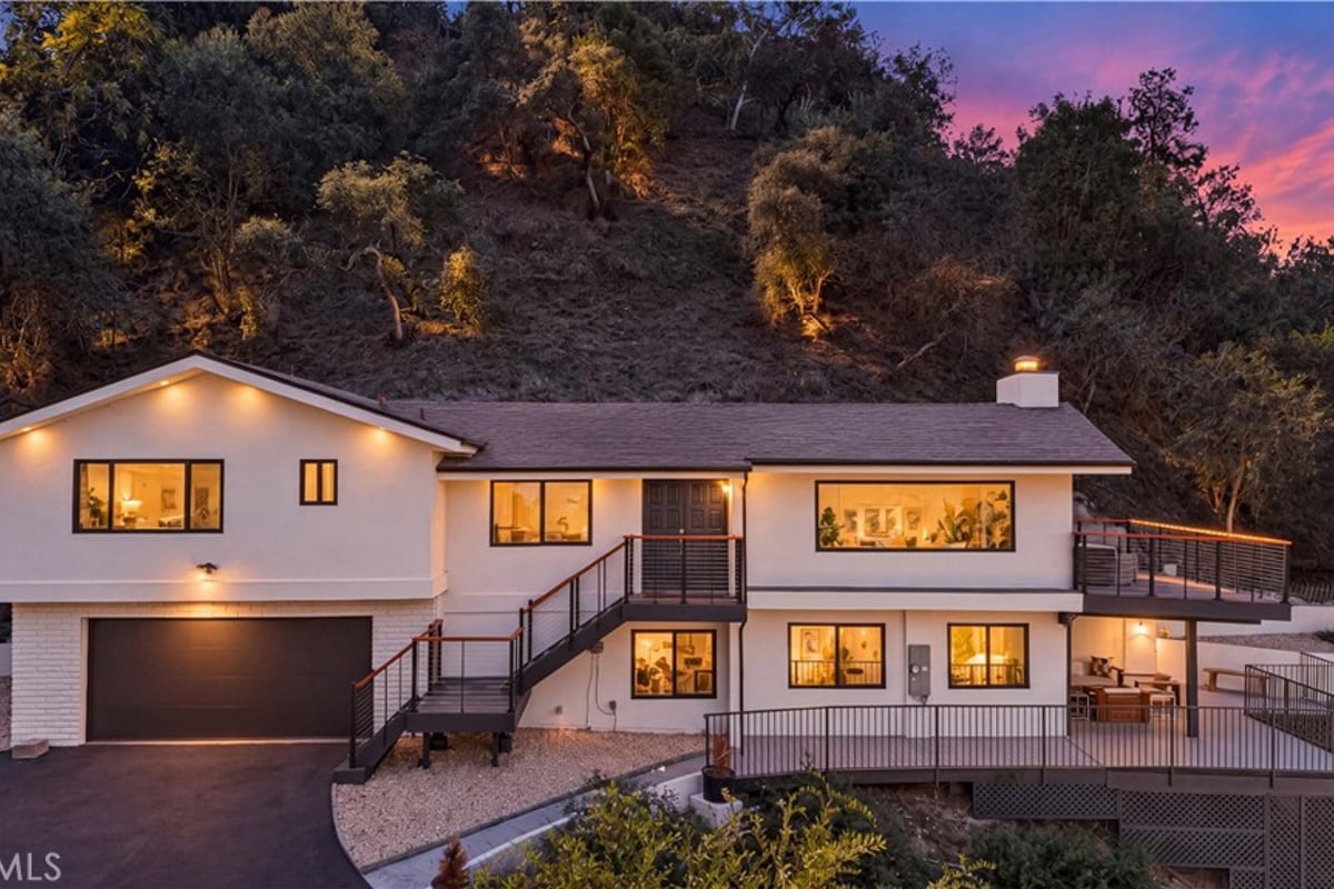 981 Glen Oaks Boulevard, Pasadena, CA 91105 — photo 1 of 34