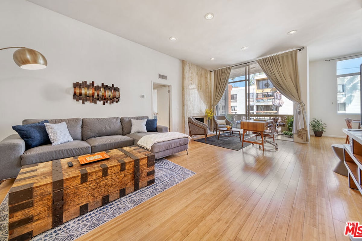 11970 Montana Avenue 308, Los Angeles, CA 90049 — photo 1 of 28