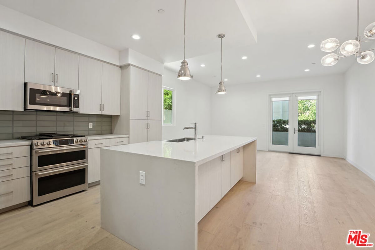 1746 Garfield Place 101, Los Angeles, CA 90028 — photo 1 of 28