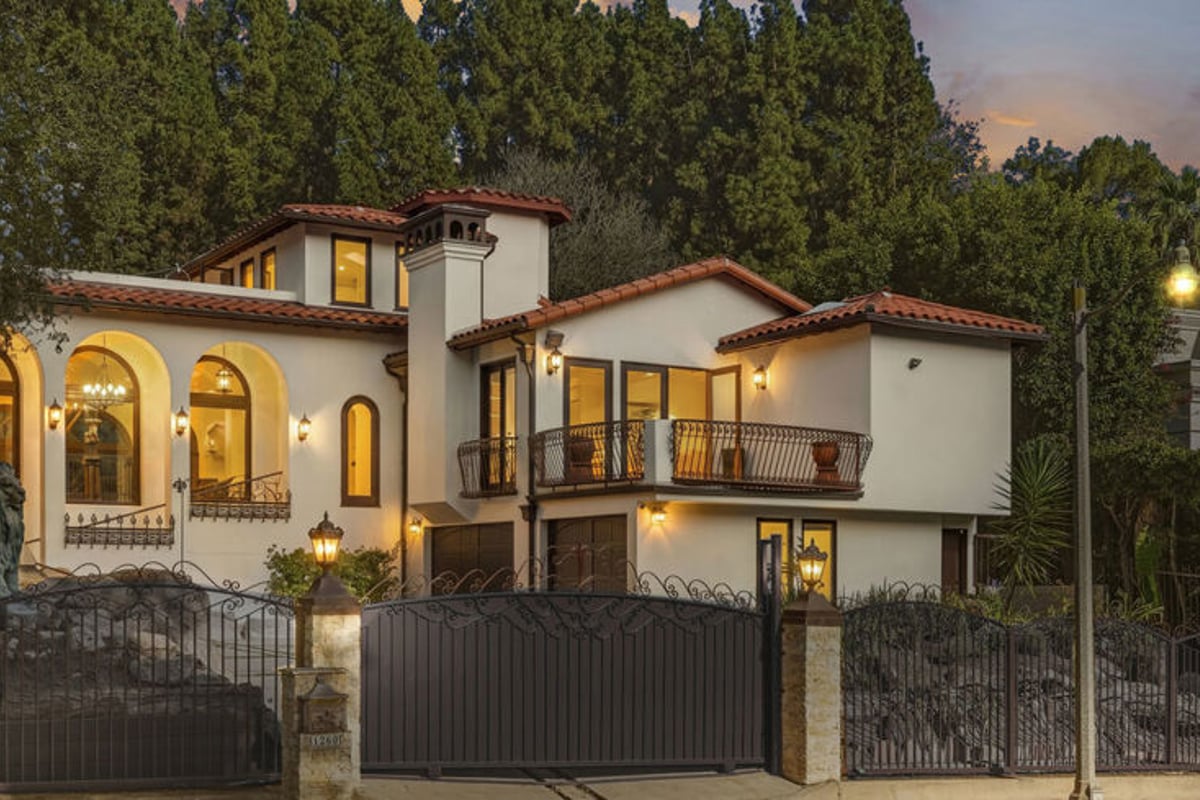 1260 Roscomare Road, Los Angeles, CA 90077 — photo 1 of 26