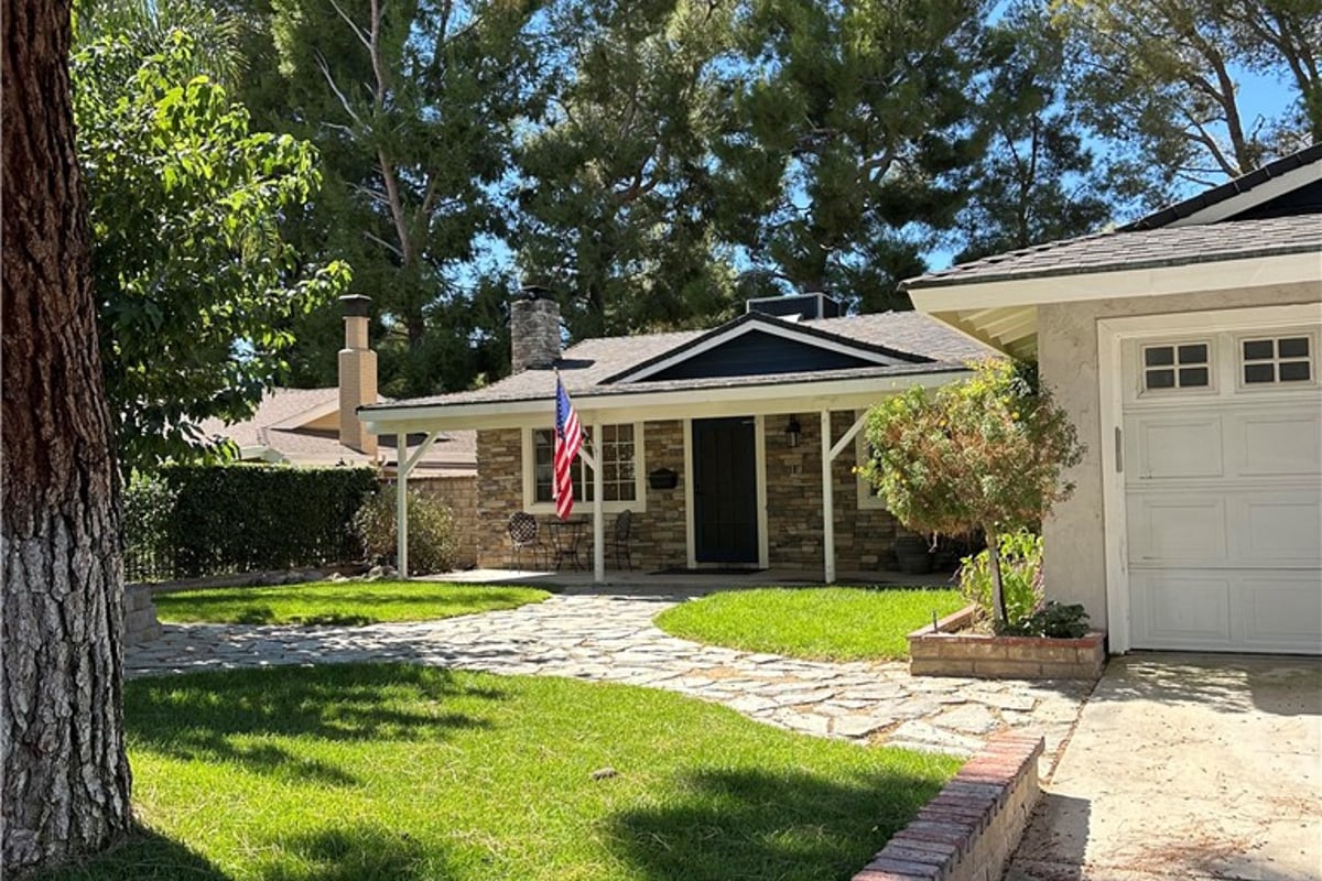 29401 Florabunda, Canyon Country, CA 91387 — photo 1 of 1