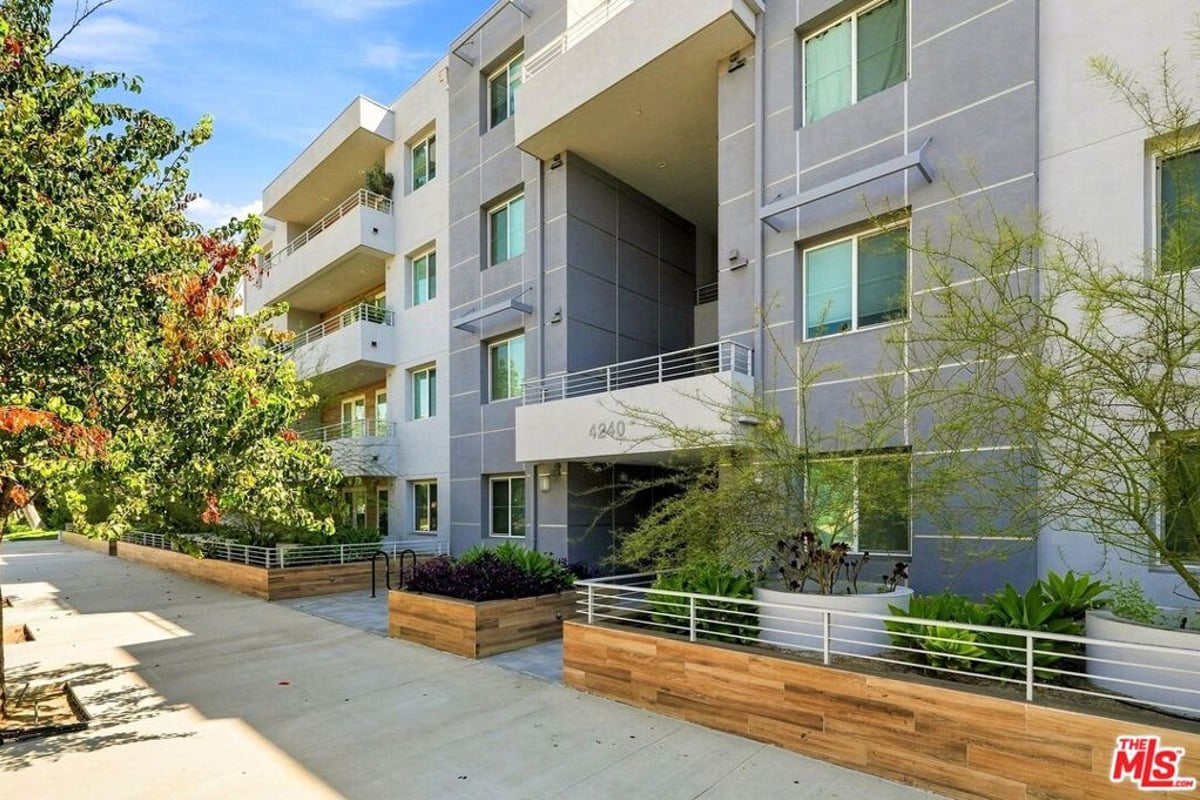 4240 Laurel Canyon Boulevard 305, Studio City, CA 91604 — photo 1 of 32