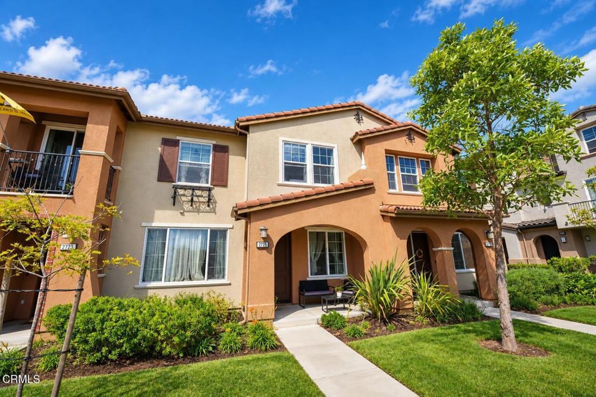 2725 Smokey Mountain Drive, Oxnard, CA 93036 — photo 1 of 18