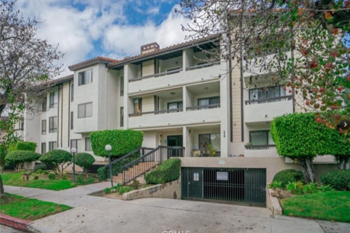 339 W Wilson 305, Glendale, CA 91203 — photo 1 of 27