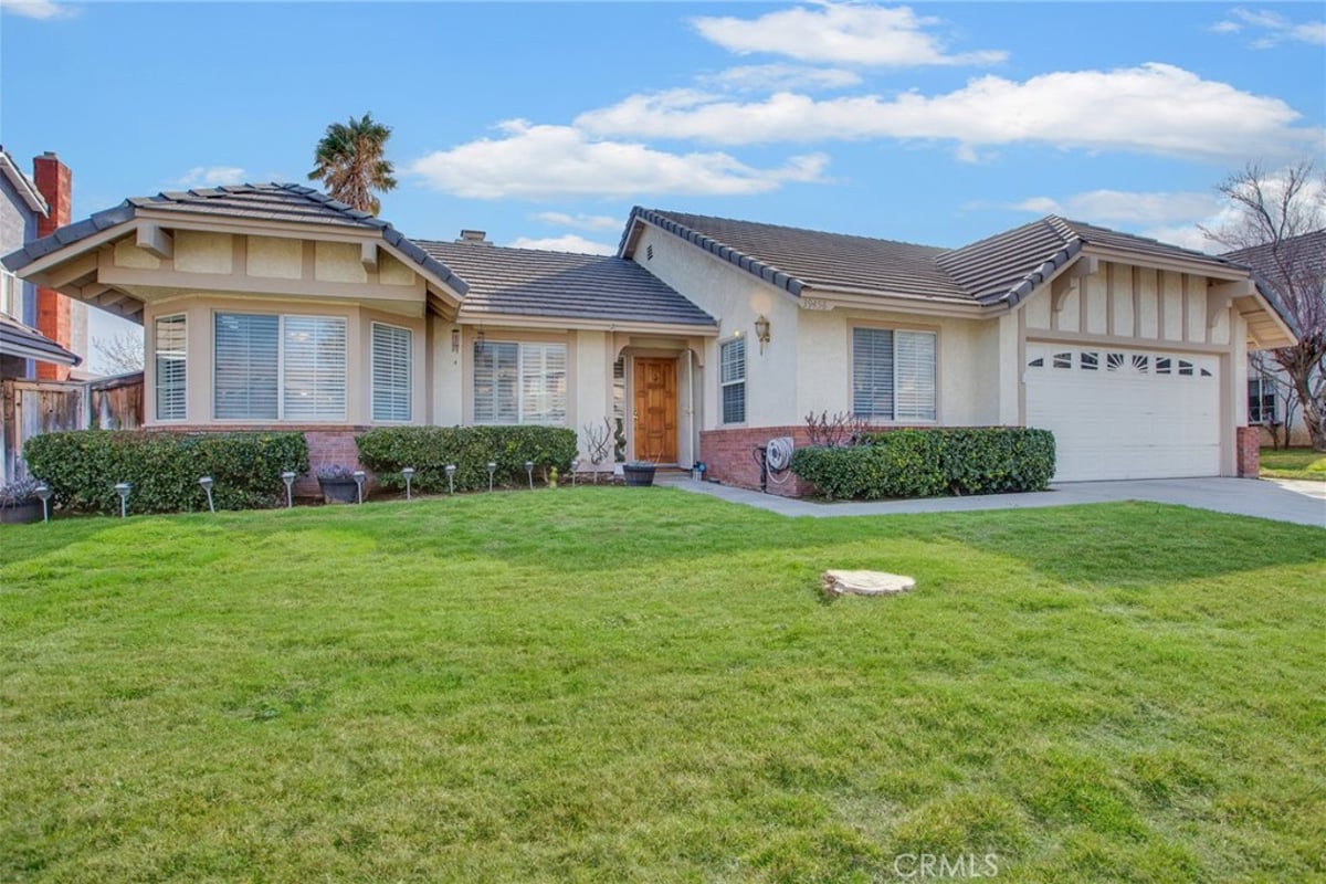 39458 Chantilly Lane, Palmdale, CA 93551 — photo 1 of 2