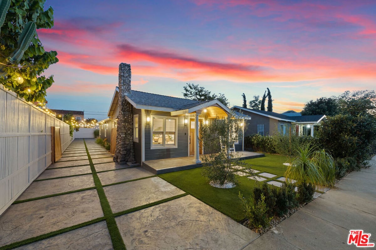 3342 W 27th Street, Los Angeles, CA 90018 — photo 1 of 45