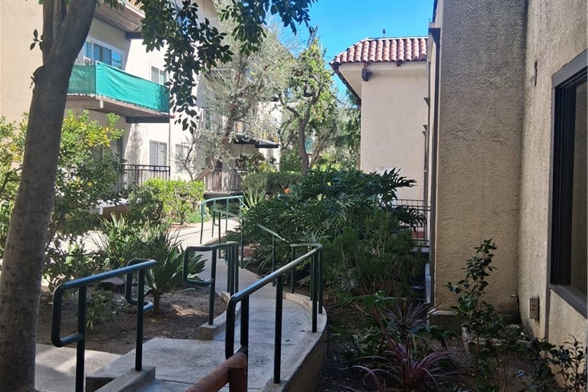 5640 WHITE OAK Avenue C216, Encino, CA 91316 — photo 1 of 5