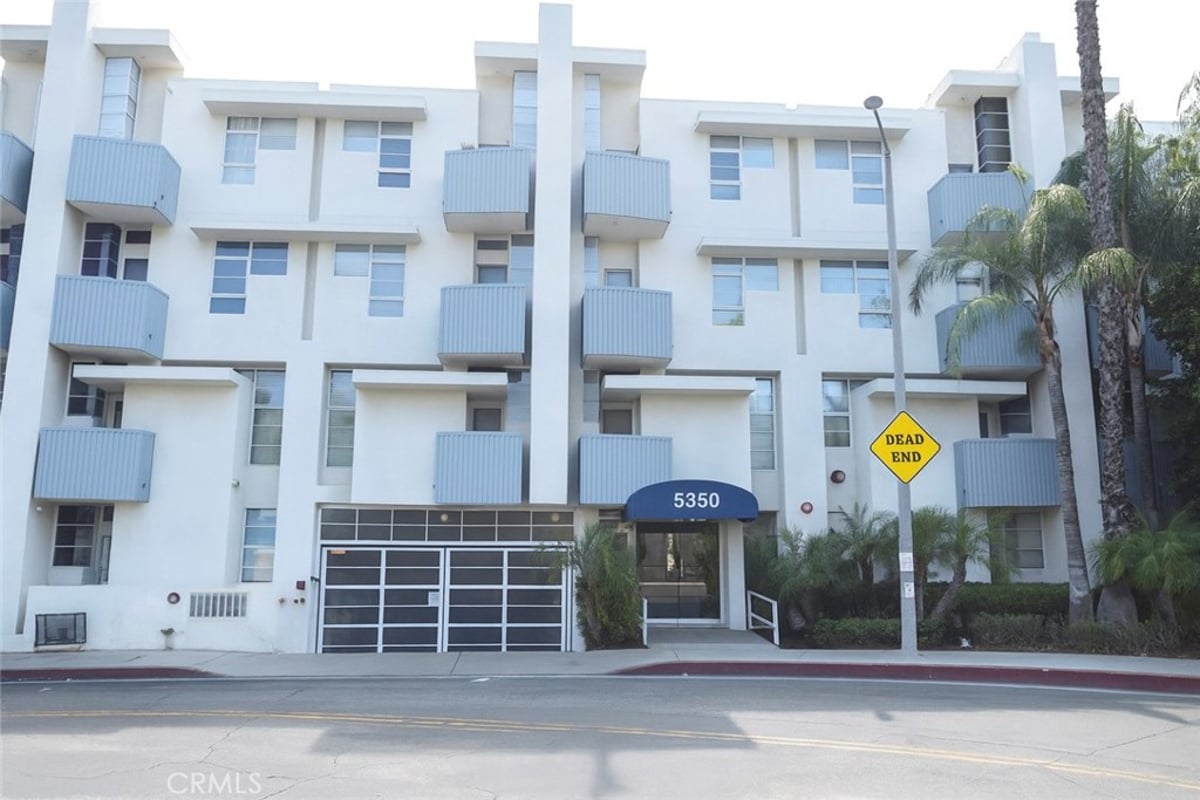5350 White Oak Avenue 105, Encino, CA 91316 — photo 1 of 38