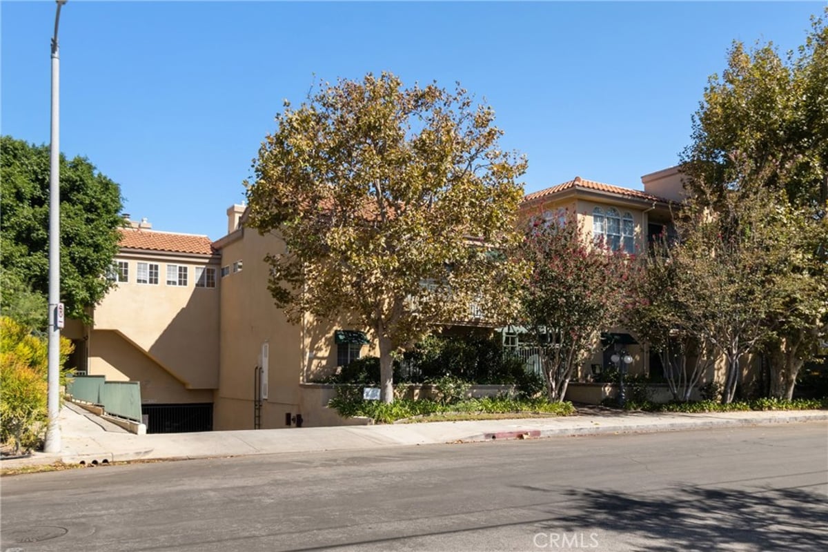 17809 Halsted 312, Northridge, CA 91325 — photo 1 of 31