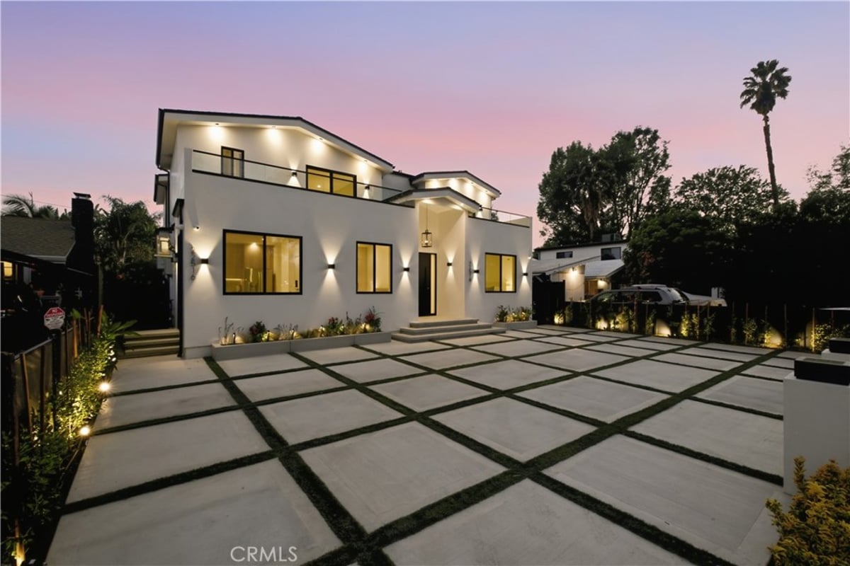 22518 Burbank, Woodland Hills, CA 91367 — photo 1 of 52