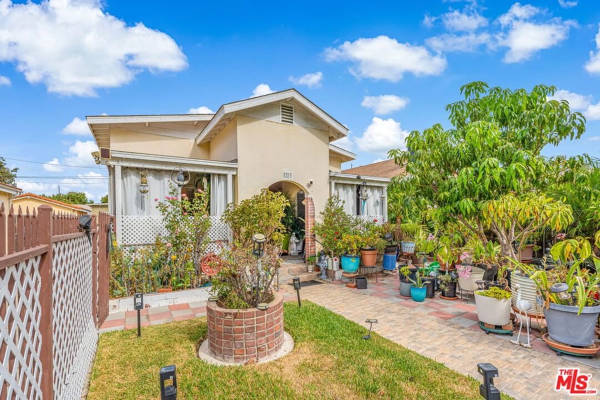 1215 W 59th Street, Los Angeles, CA 90044 — photo 1 of 23