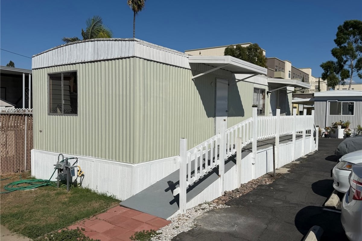 520 E Carson Street 15, Carson, CA 90745 — photo 1 of 17