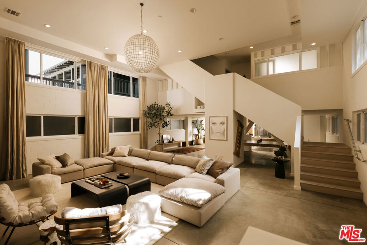 633 Santa Clara Avenue, Venice, CA 90291 — photo 1 of 35