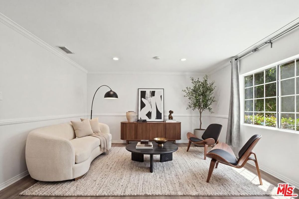 7048 Zelzah Avenue, Los Angeles, CA 91335 — photo 1 of 36