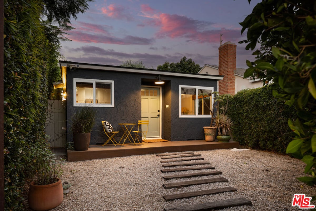 1938 Walgrove Avenue, Los Angeles, CA 90066 — photo 1 of 13
