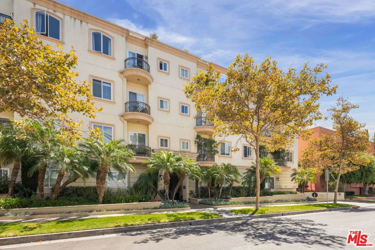132 S Maple Drive PH3, Beverly Hills, CA 90212 — photo 1 of 35