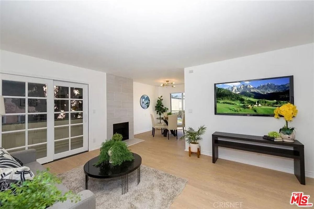 4350 Berryman Avenue 10, Los Angeles, CA 90066 — photo 1 of 21