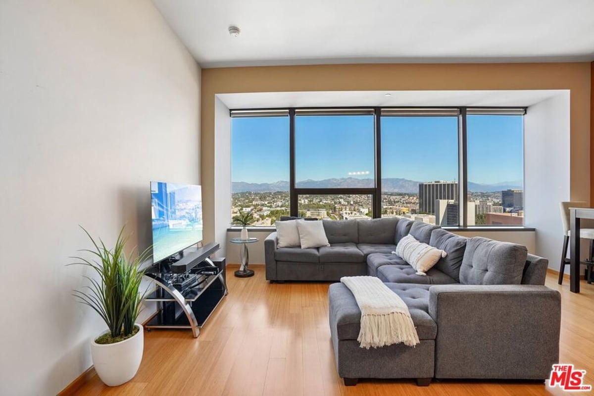 1100 Wilshire Boulevard 2105, Los Angeles, CA 90017 — photo 1 of 39