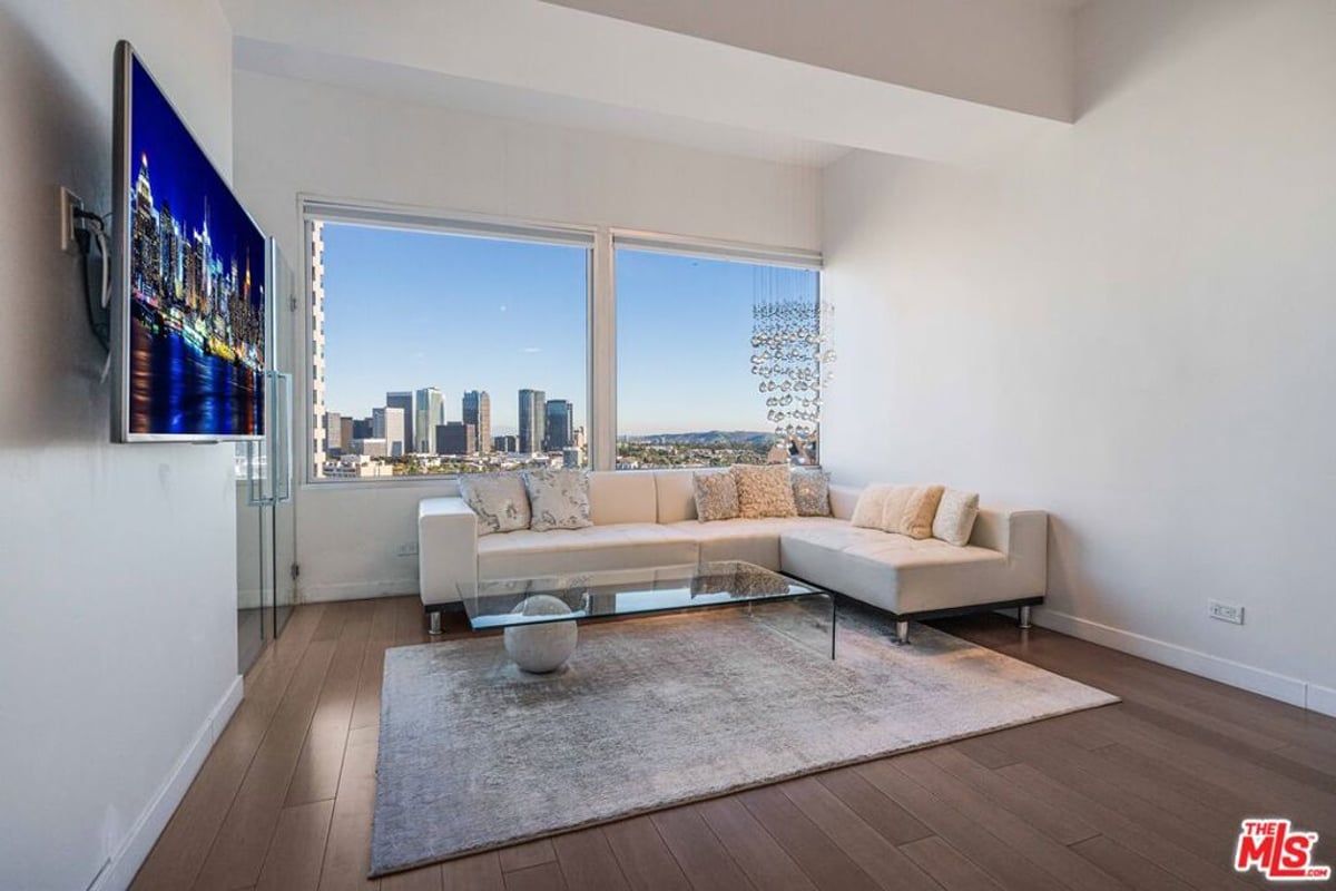 10501 Wilshire Boulevard 1904, Los Angeles, CA 90024 — photo 1 of 24