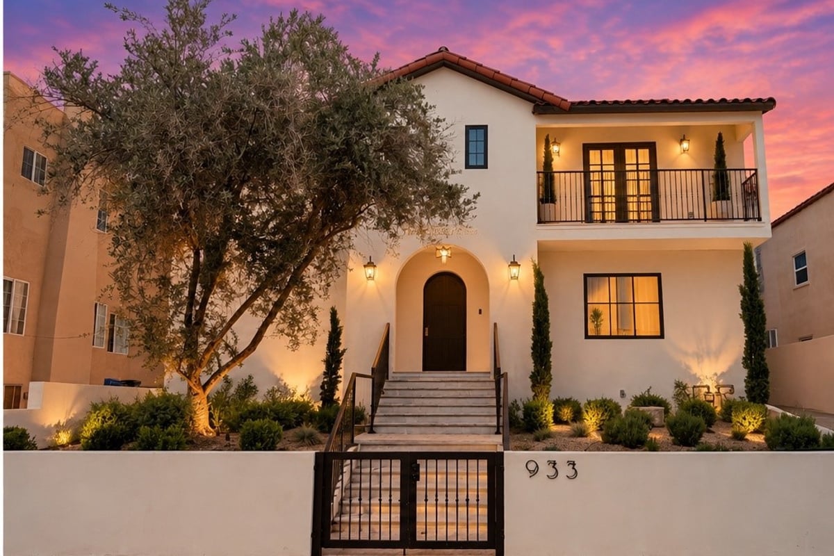 933 S Sycamore Avenue, Los Angeles, CA 90036 — photo 1 of 29
