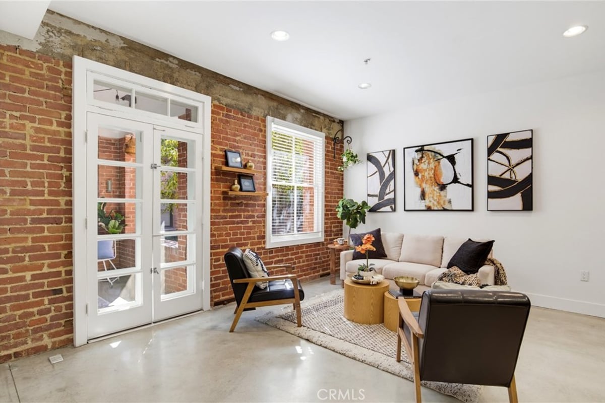 139 S Los Robles Avenue 102, Pasadena, CA 91101 — photo 1 of 25