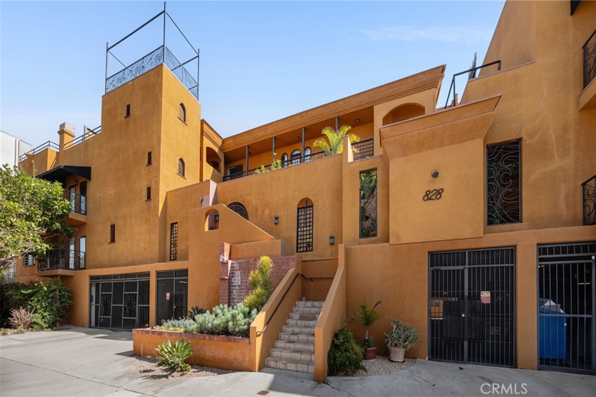 828 N Hudson, Los Angeles, CA 90038 — photo 1 of 21