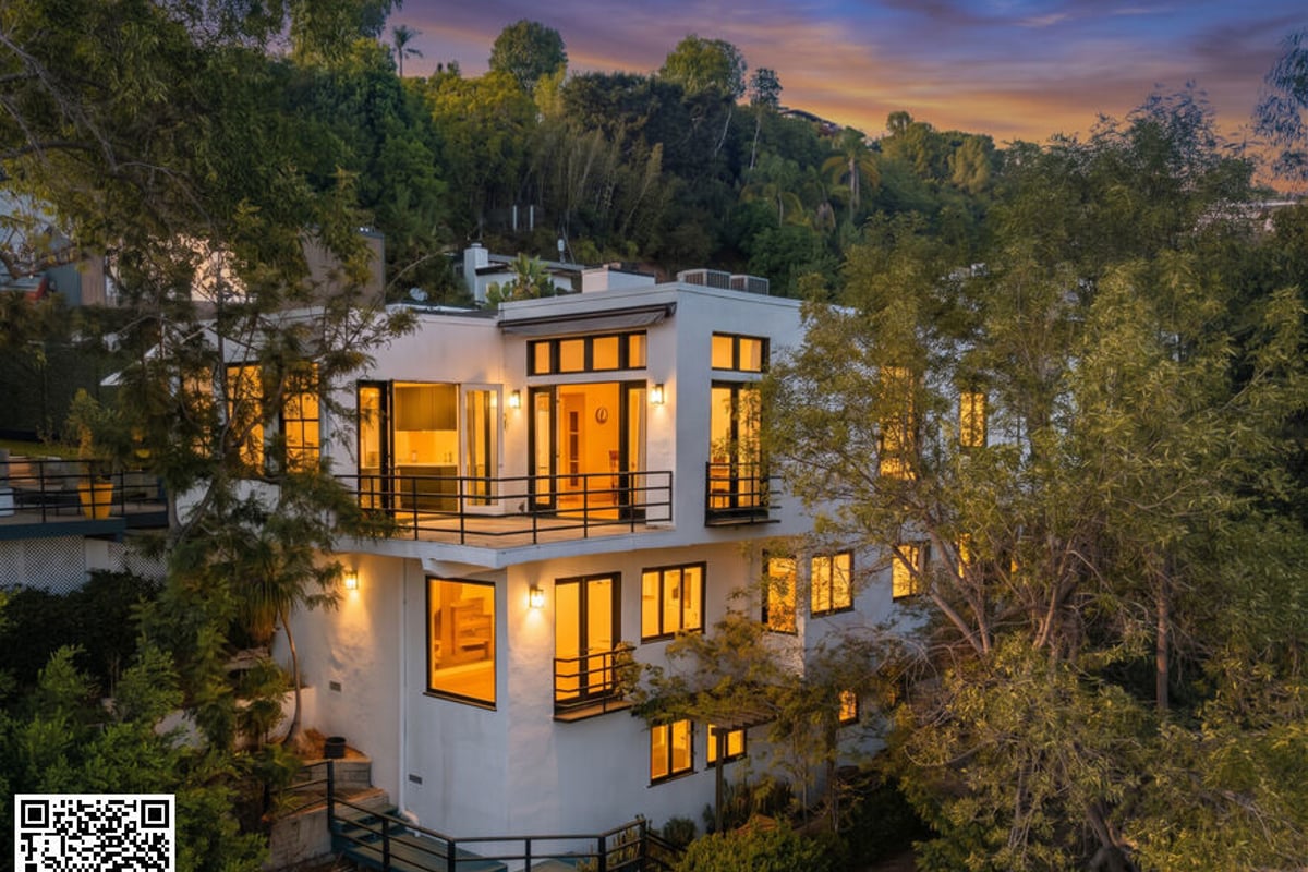 9314 Lloydcrest Drive, Beverly Hills, CA 90210 — photo 1 of 60