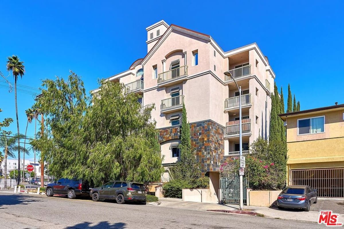 3140 San Marino Street 301, Los Angeles, CA 90006 — photo 1 of 18