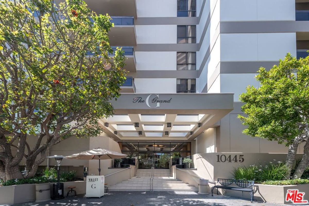 10445 Wilshire Boulevard 406, Los Angeles, CA 90024 — photo 1 of 46