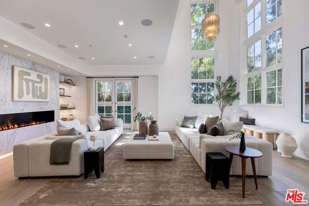 11500 San Vicente Boulevard 221, Los Angeles, CA 90049 — photo 1 of 34