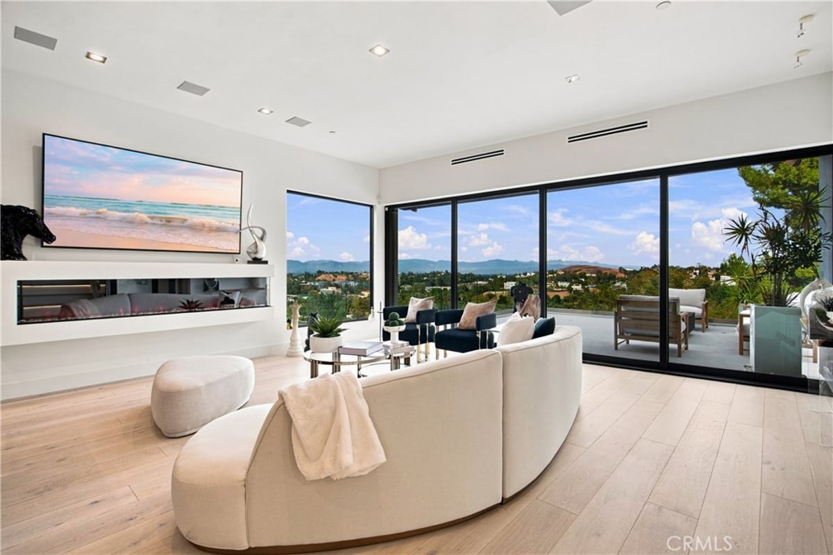 5170 Medina Road, Woodland Hills, CA 91364 — photo 1 of 73