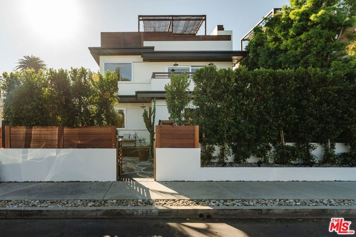 2325 McKinley Avenue, Los Angeles, CA 90291 — photo 1 of 32