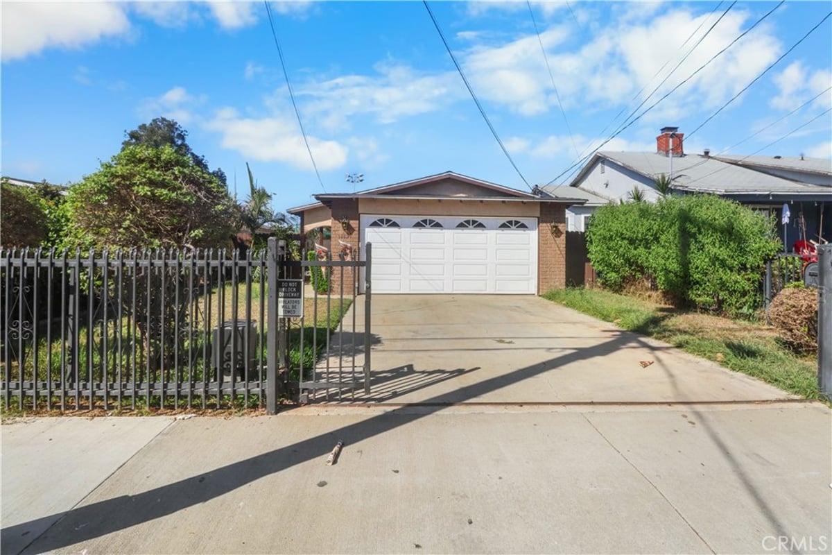 10829 Firmona Avenue, Inglewood, CA 90304 — photo 1 of 33