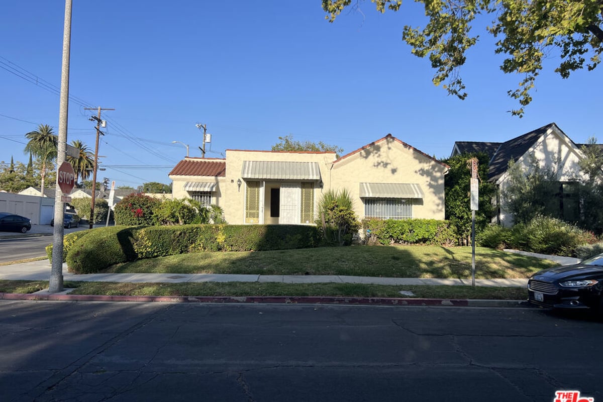 758 N Mansfield Avenue, Los Angeles, CA 90038 — photo 1 of 4