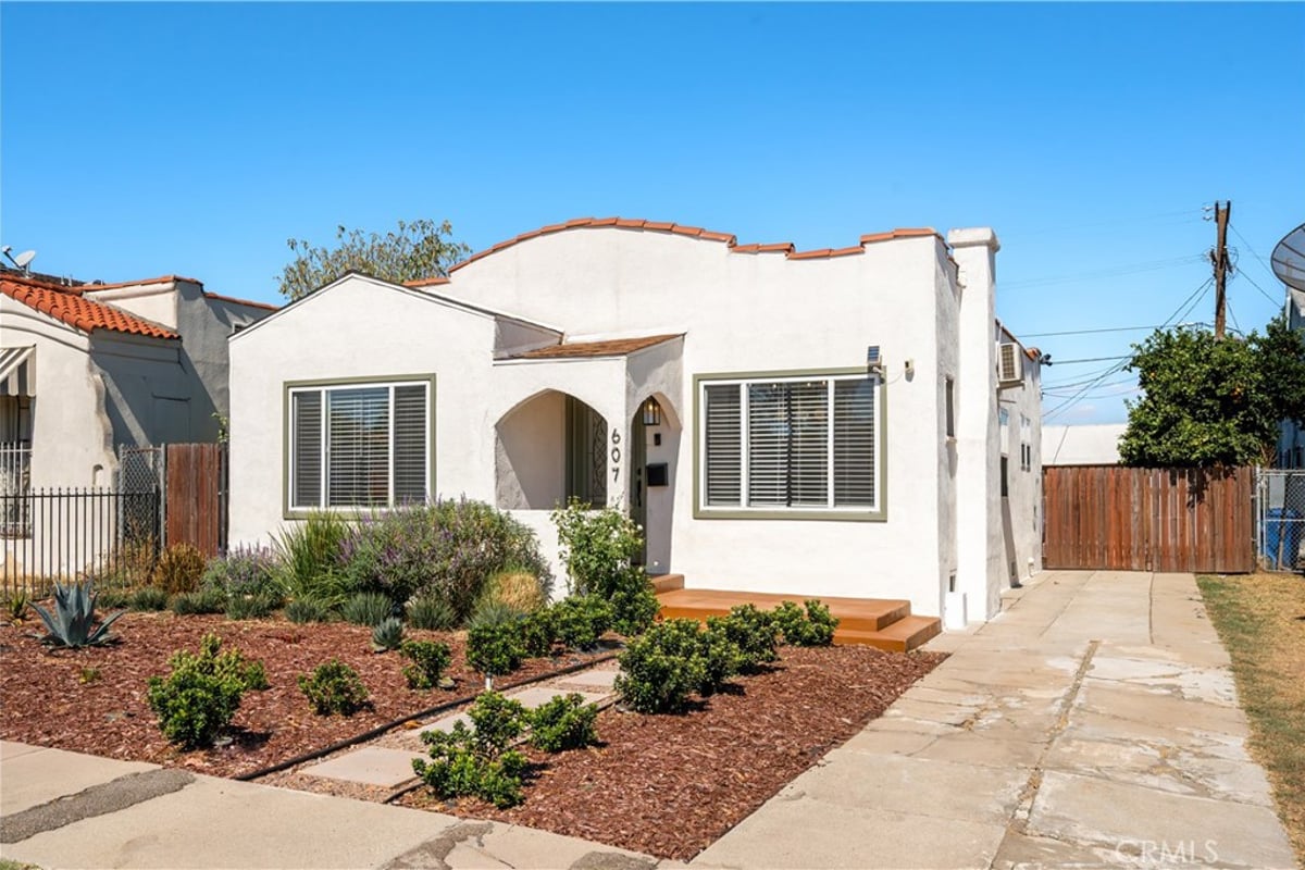 607 W 111th Place, Los Angeles, CA 90044 — photo 1 of 21